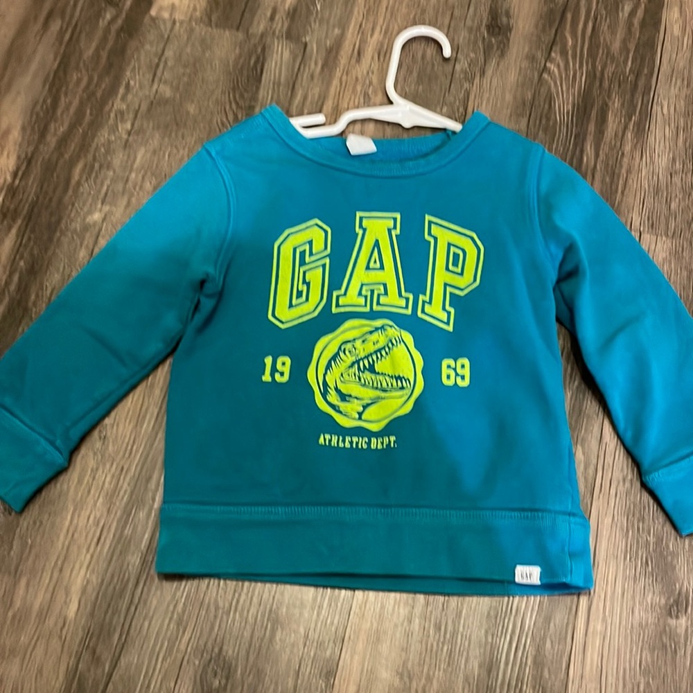 Gap casual sweatshirt 3 years